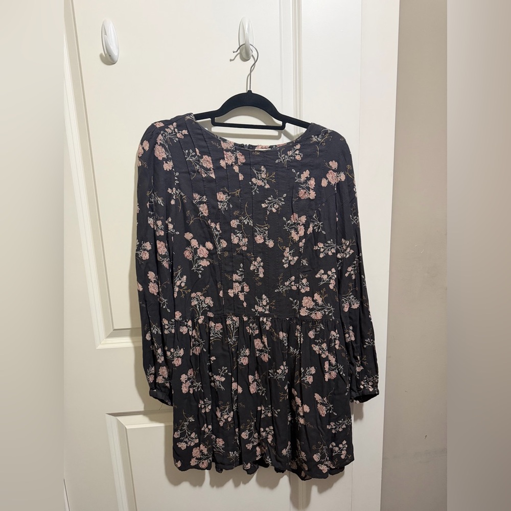 hinge Black Long-Sleeve Floral Midi Dress with Pink Blossoms